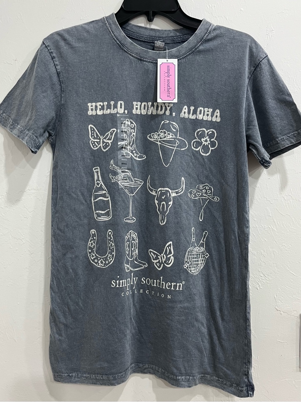 NWT Simply Southern “Hello, Howdy, Aloha” Graphic Tee Gray Short‎ Sleeve T-Shirt